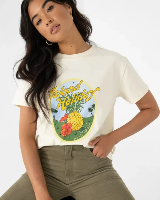 Rusty Island Holiday Relaxed Graphic Tee | Womens Tees & Tanks