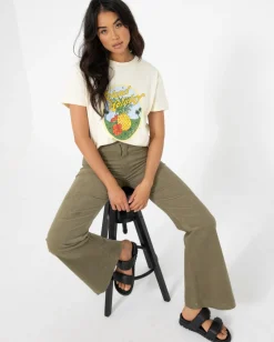 Rusty Island Holiday Relaxed Graphic Tee | Womens Tees & Tanks